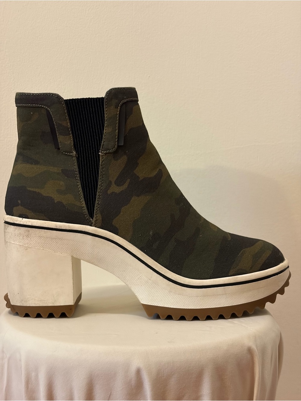 MIA Olive Camo Platform Chelsea Boots size 9